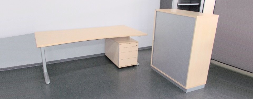 Büromöbel Großposten von Ceka für bis zu 150 komplette Büro-Arbeitsplätze