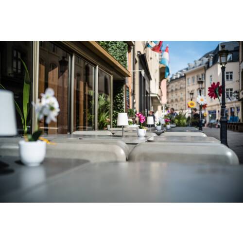 !!! Ausstellungsabverkauf!!! Beton-Sitzbank "Heated Bench" mit LED-Beleuchtung in verschiedenen Ausführungen - Design: Sacha Lakic