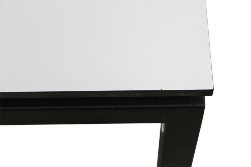Konferenztisch / Bench / HPL Platte weiß / Umleimer in schwarz / 200 x 160 cm