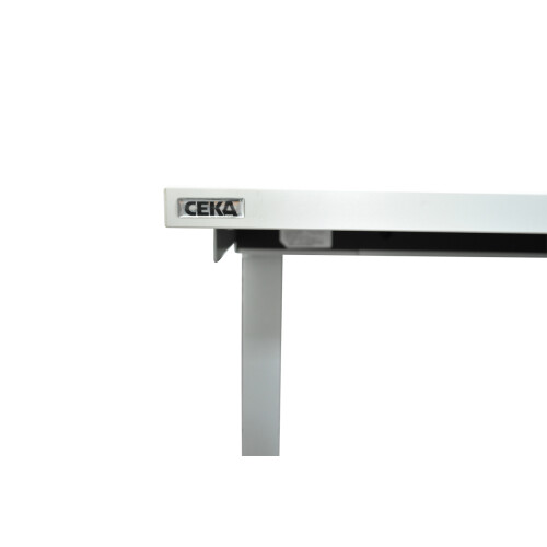 Schreibtisch / CEKA "Jabra PRO" / 180 x 80 cm / weiß / 2 große Kabelauslässe
