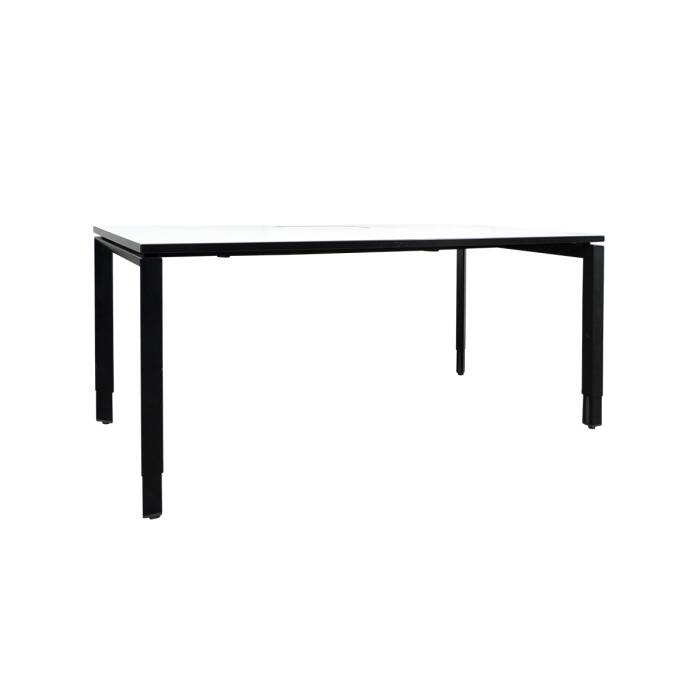 Schreibtisch / Steelcase Frame One / 160 x 80 cm / weiß, Umleimer schwarz / Kabelklappe